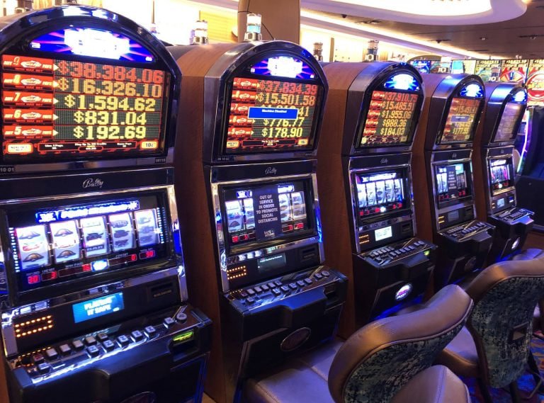 Antarmuka aplikasi ibisawin menampilkan layar pemilihan permainan meja dengan blackjack, roulette, baccarat, dan dragon tiger